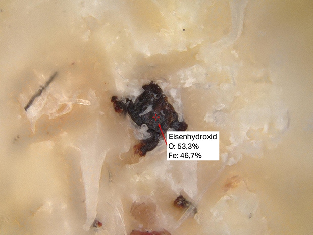 Die Fremdpartikel können als organisch oder anorganisch identifiziert werden. Anorganische Fremdkörper beeinträchtigen die Leistung des Gummis.