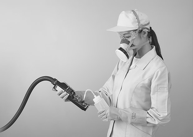 Für Wartungsarbeiten ist spezielle Schutzausrüstung erforderlich