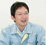 Herr Sasuga, Leiter der Entwicklungsabteilung 