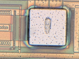 Betrachtung mit hoher Vergrößerung von IC-Mustern