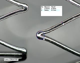 Bild der Stentstrebe mit HDR und Messung des Biegeradius (150x)